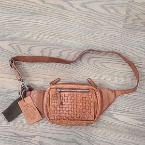Elegant Tan Woven Crossbody Bag